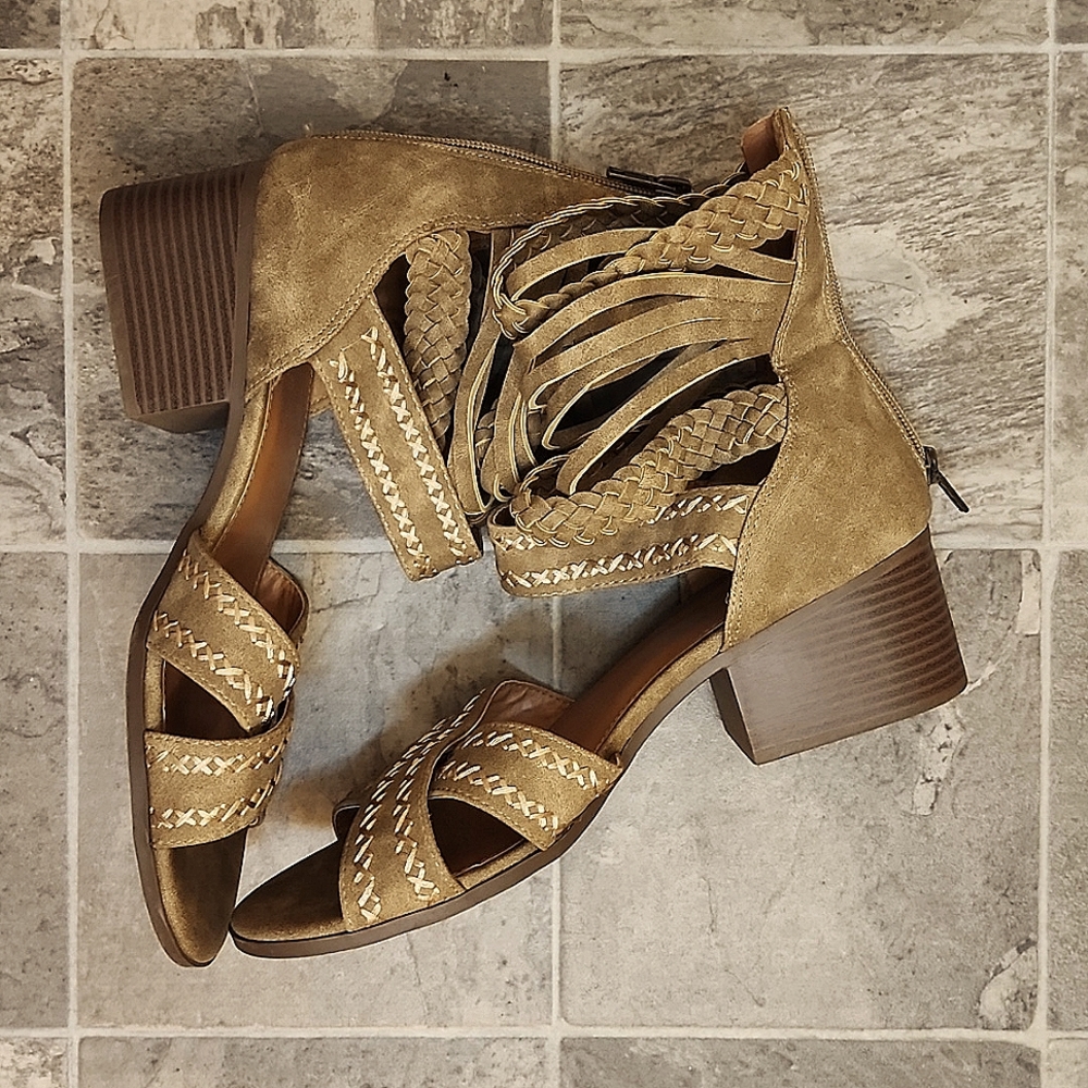 Maurices Bohemian like Sandals, tan/beige color, Size 12